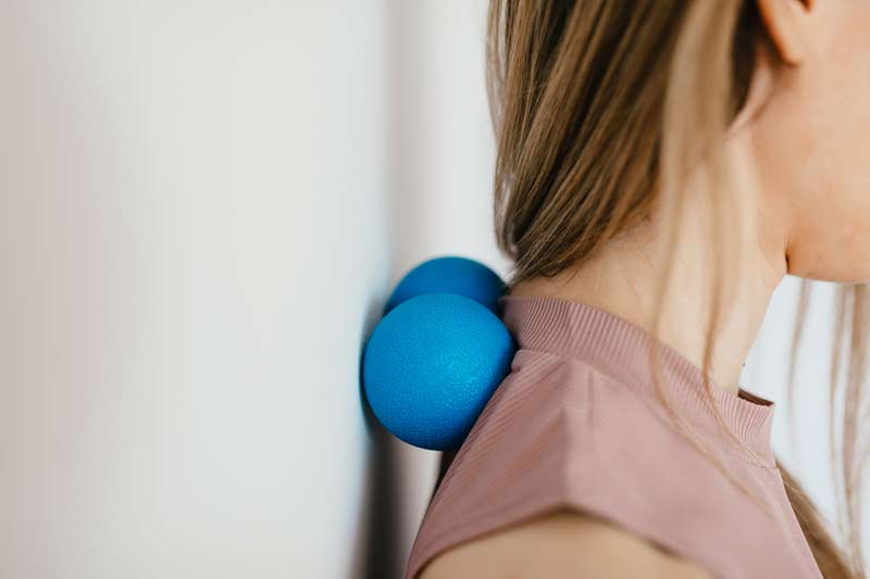 How acupuncture helps with neck and shoulder pain